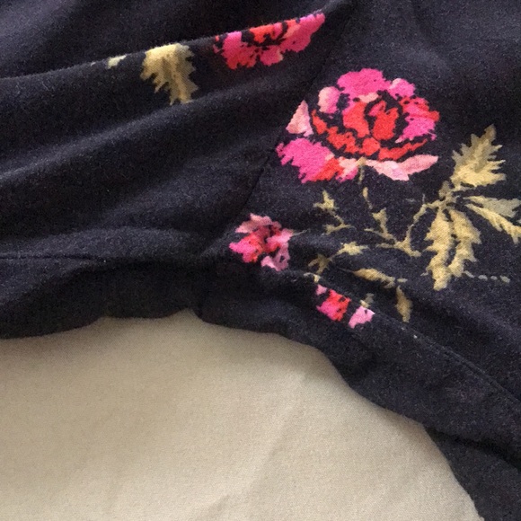 Old Navy top - Picture 3 of 7